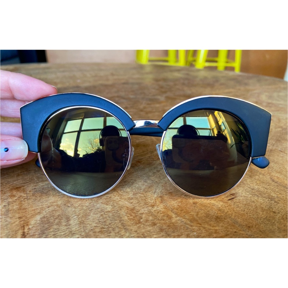 Retro Black Matte Gold Sunglasses || Skinny Dip